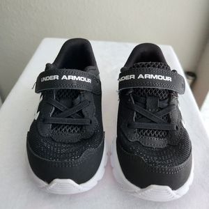 Under armour size 6 baby shoes
